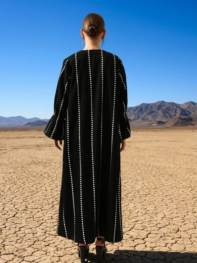 آي شين ISHIN Black Crinkled Cotton Relaxed Abaya with Hijab